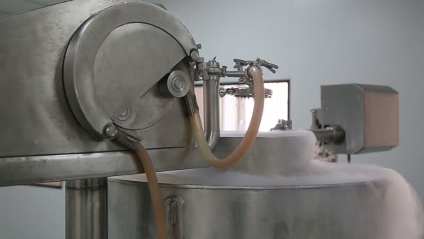 生産工場の低温 granolas — ストック動画