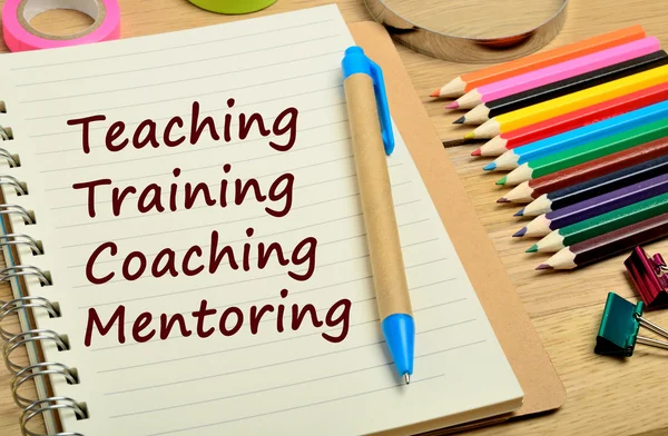 Ensino Treinamento Coaching Mentoring words — Fotografia de Stock