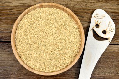 Tahta kaşık gülücük şekli ve amaranth tohumları ile