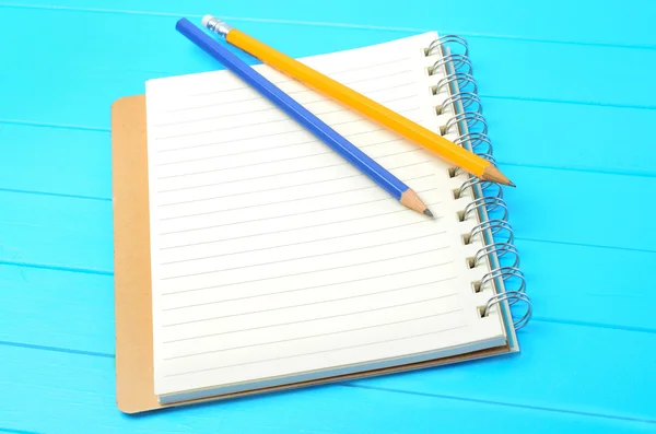 Empty notebook with pencils — Stock Photo, Image