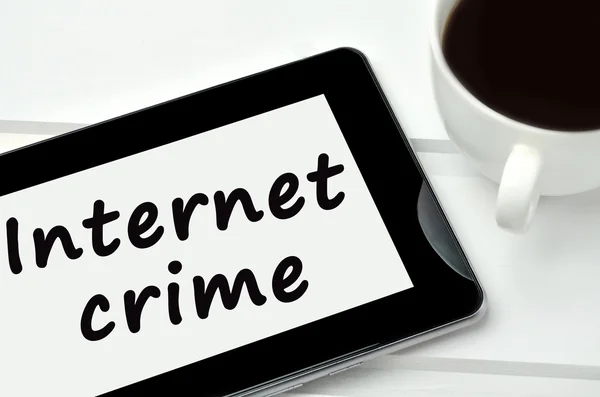 Το έγκλημα στο Διαδίκτυο λέξεις σε tablet pc — Φωτογραφία Αρχείου