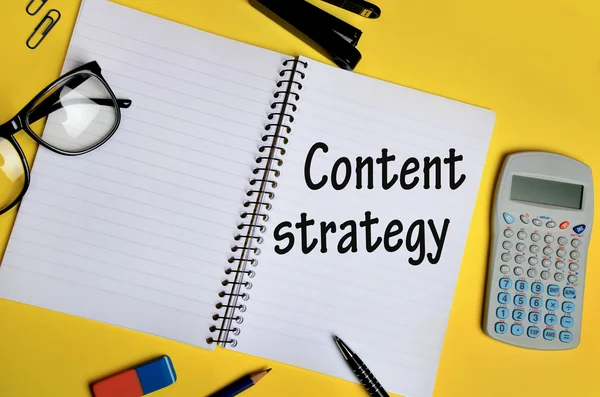 Le parole Content Strategy sul taccuino — Foto Stock