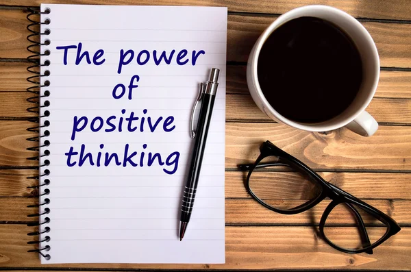 Texto O poder do pensamento positivo no notebook — Fotografia de Stock