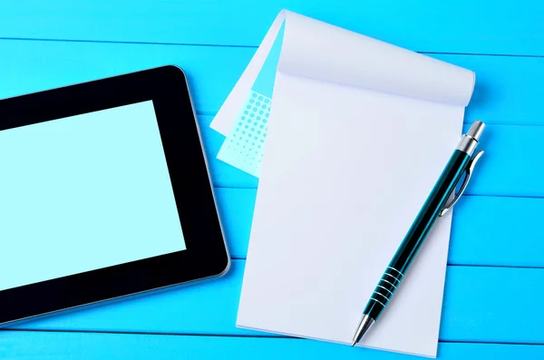 Notepad with pen and tablet pc — Stock Photo, Image