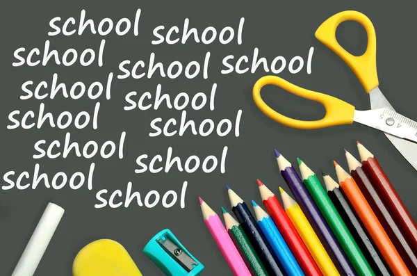 Het woord School op schoolbord — Stockfoto