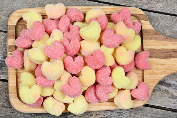 Tahta Kesme Tahtasındaki Gnocchi Kalpleri — Stok fotoğraf