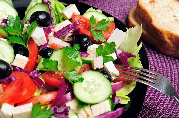 Plaat met salade — Stockfoto