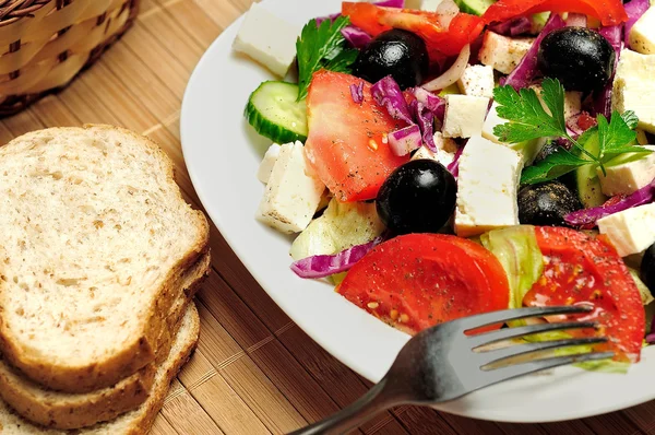 Placa con ensalada —  Fotos de Stock