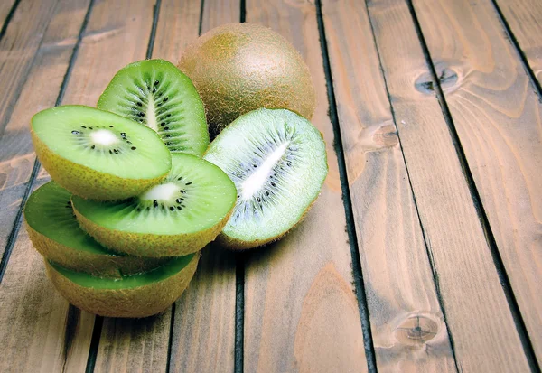 Kiwi vruchten op tafel — Stockfoto