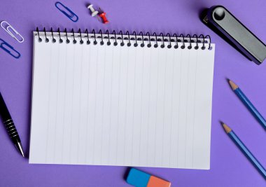 dizüstü bilgisayar ve ofis malzemeleri