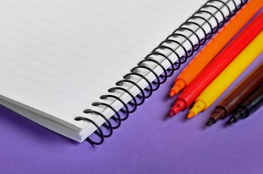 Renkli marker ile defter