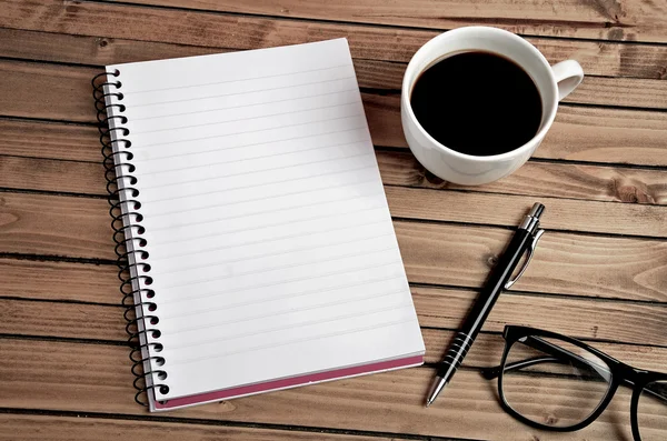 Taza de café y bloc de notas — Foto de Stock