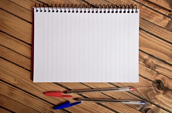 Порожня блокнот і ручка — стокове фото