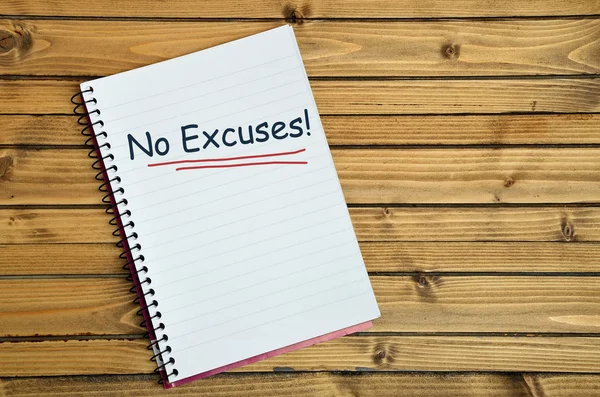 No Excuses palabra en el cuaderno — Foto de Stock