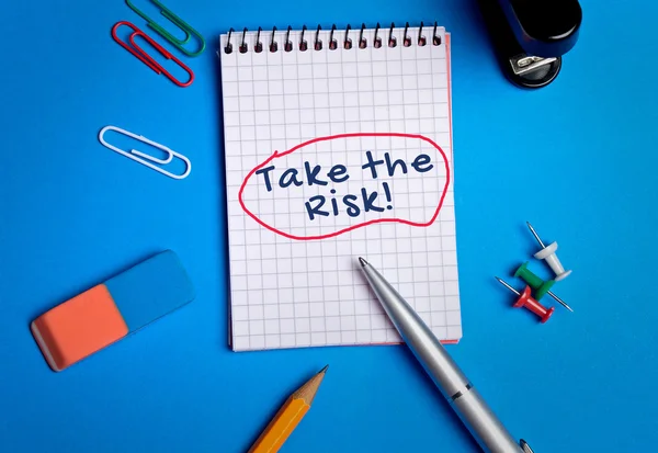 Ta ordet Risk på anteckningsboken — Stockfoto