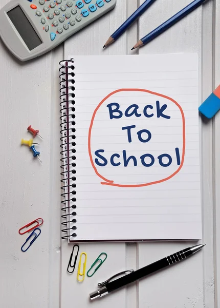 Torna a scuola parola sul taccuino — Foto Stock