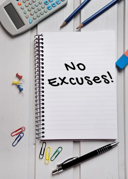 No Excuses palabra sobre papel — Foto de Stock