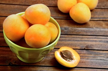 Bowl with apricots on table