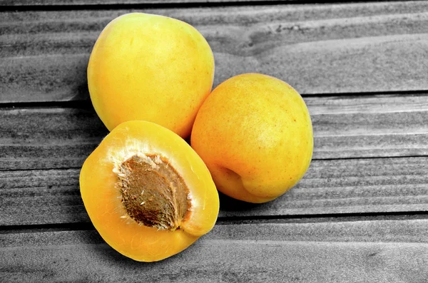 Apricots fruit on table — Stock Photo, Image