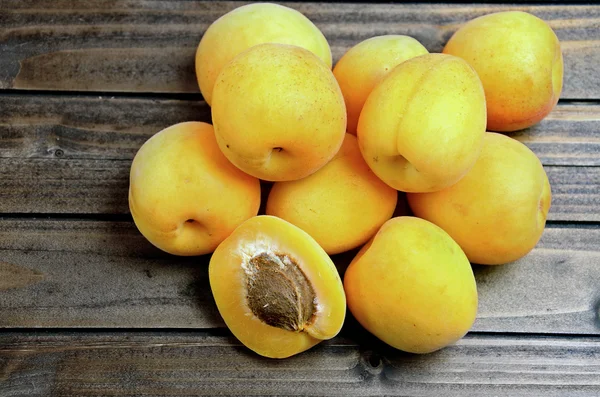 Apricots fruit on table — ストック写真