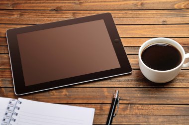 Kahve fincanı ile tablet boş ekran