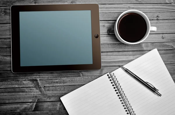 Tablet empty screen with coffee cup — Stock Photo, Image