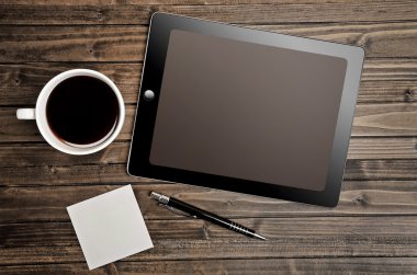 Kahve fincanı ile tablet boş ekran