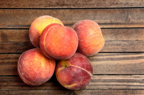 Peaches fruit on table — Stock Photo, Image