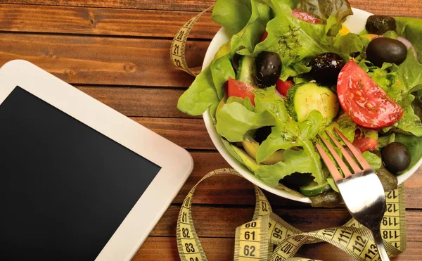 Sebze salatası ile tablet