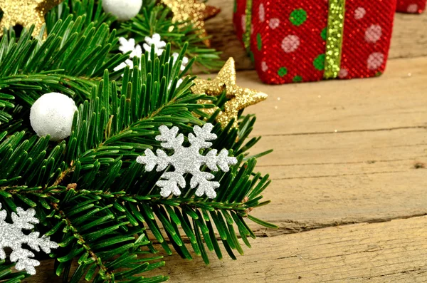 Astschmuck mit Schneeflocke — Stockfoto