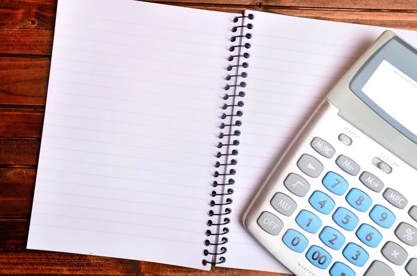Notebook s kalkulačka — Stock fotografie