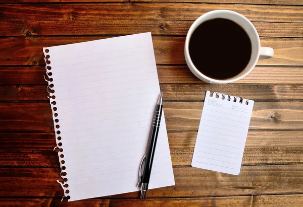 Papier vide avec tasse de café — Photo