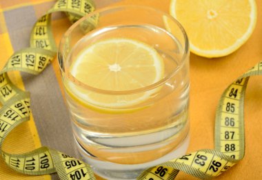 cam suyu ve limon ile
