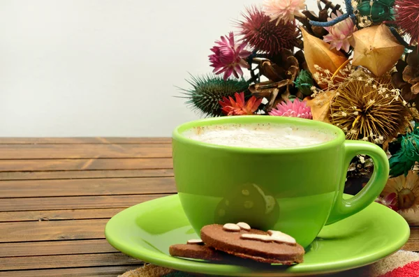 Tasse Cappuccino mit Keksen — Stockfoto