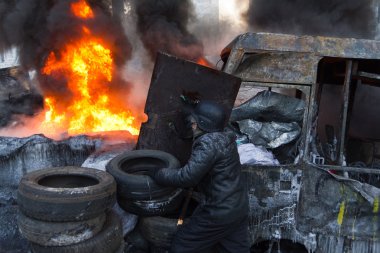 Kiev, Ukrayna - 25 Ocak 2014: Euromaidan. Kitlesel protesto eylemleri üzerinde Grushevskogo St.
