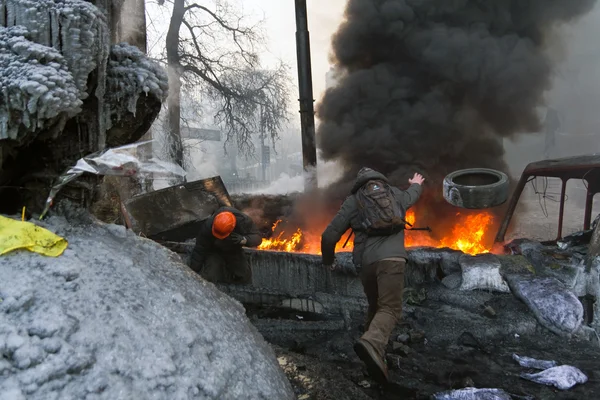 Kiev, Ukrayna - 25 Ocak 2014: Euromaidan. Kitlesel protesto eylemleri üzerinde Grushevskogo St.