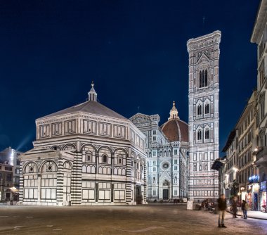 Florence, İtalya - 14 Aralık 2015: Santa Maria del Fiore Katedrali gece görünümü