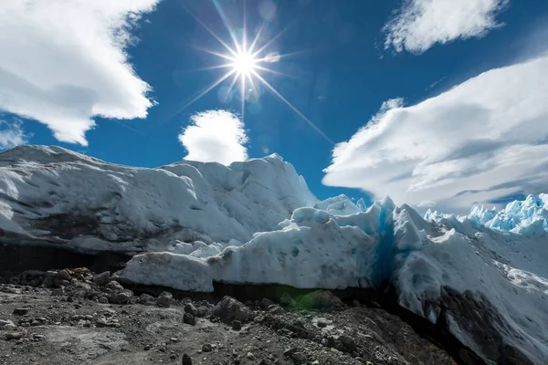 Raggi di soli sul ghiacciaio del Perito Moreno — Foto Stock