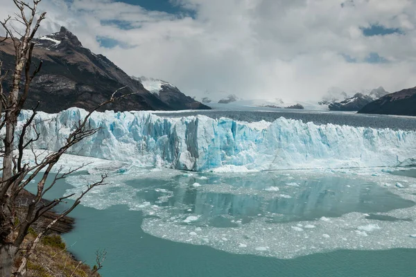 Pedaços de gelo da borda do Glaciar Perito Moreno — Fotografia de Stock