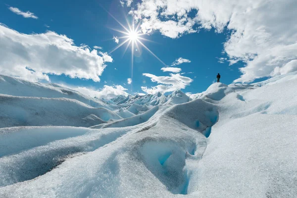 Formation de glace enneigée du glacier Perito Moreno — Photo