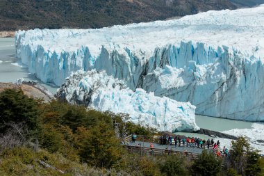 Perito Moreno Buzulu 'na hayran turistler 