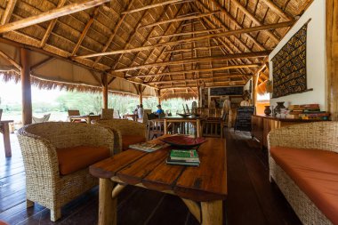 Restoranın içinde. Kraliçe Elizabeth Ulusal Parkı, Uganda