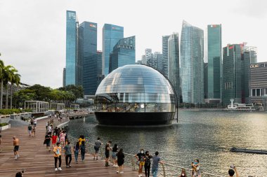 SINGAPORE - 20 Eylül 2020: Marina Bay Sands 'deki en yeni Apple Store 20 Eylül 2020' de Singapur 'da