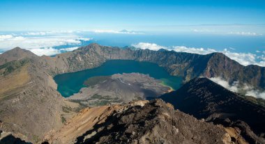 Rinjani Dağı, Lombok, Endonezya 'nın tepesinde bulunan Krater Gölü Segara Anak
