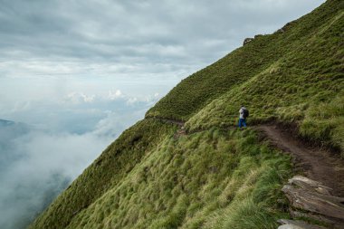 NEPAL - 31 Mayıs 2016: Kimliği belirsiz bir adam 31 Mayıs 2016 
