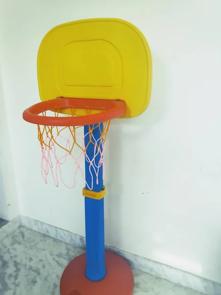 Basketbol Standı Beyaz Arkaplanda Izole — Stok fotoğraf