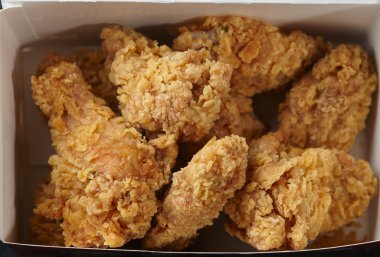 kızarmış tavuk budu derin