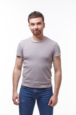 gülümseyen yakışıklı delikanlı 