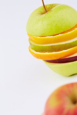 Kesilmiş meyve ve elma