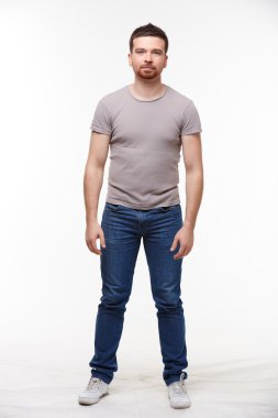 gülümseyen yakışıklı delikanlı 